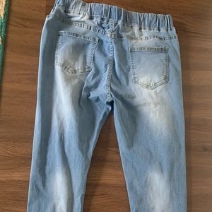 Pull on Jean, elastic waist  size XL never worn. 17W 40H